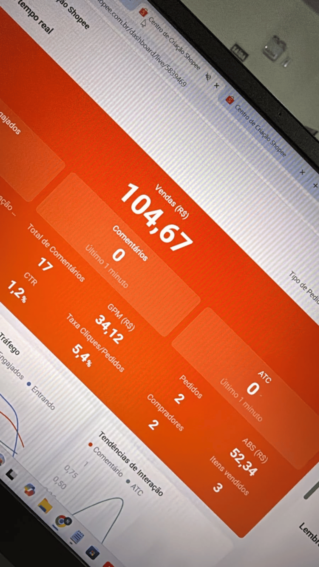 Live em tempo real com R$ 104,67 em vendas e 2 pedidos