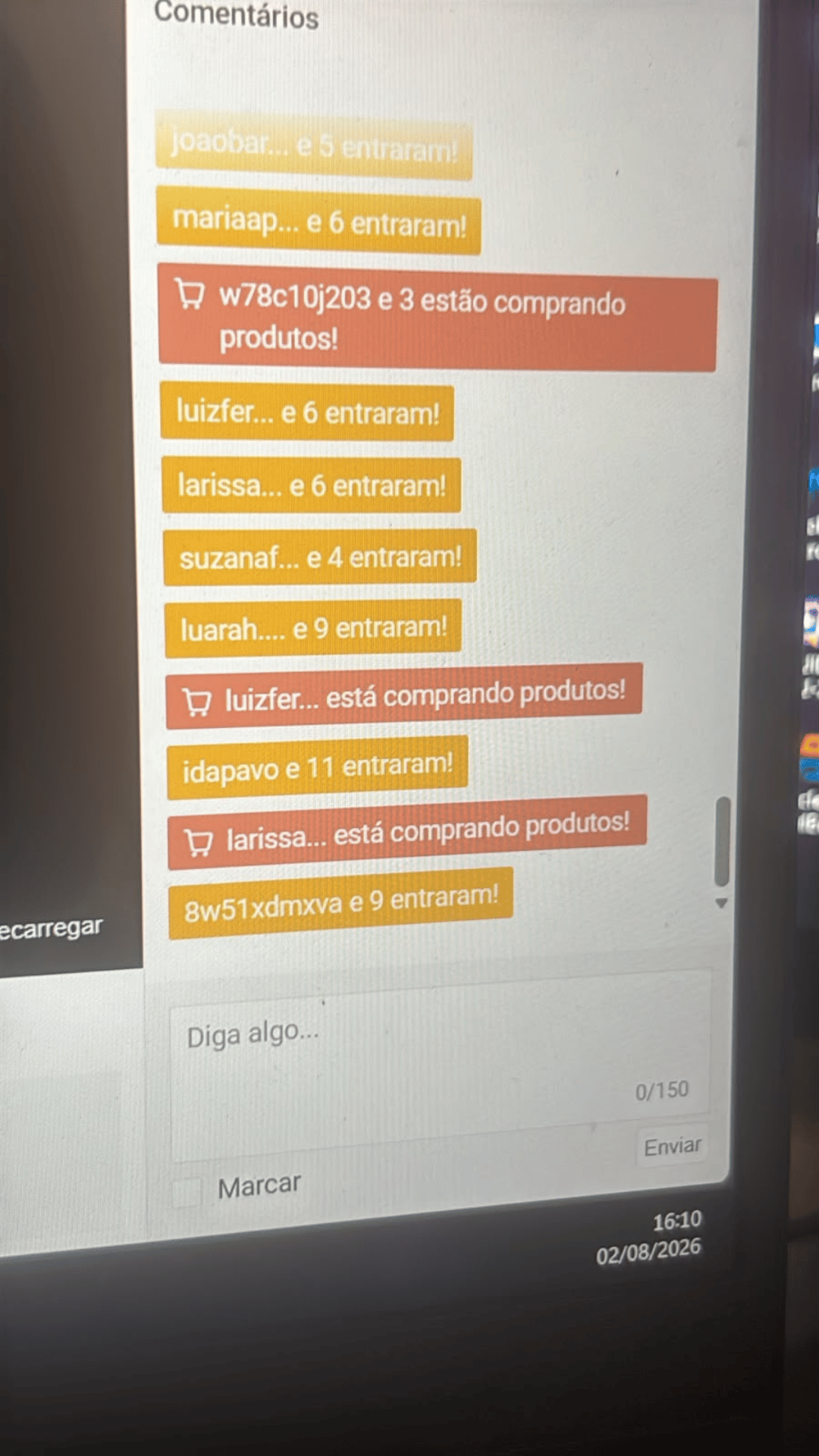 Chat da live com pessoas entrando e comprando produtos